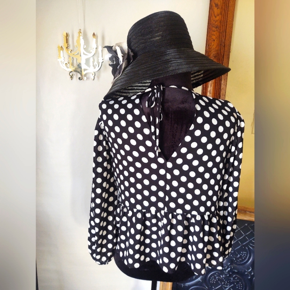 EXPRESS ⚫Black & ⚪White Polka•Dot. Blouse~ Size: S